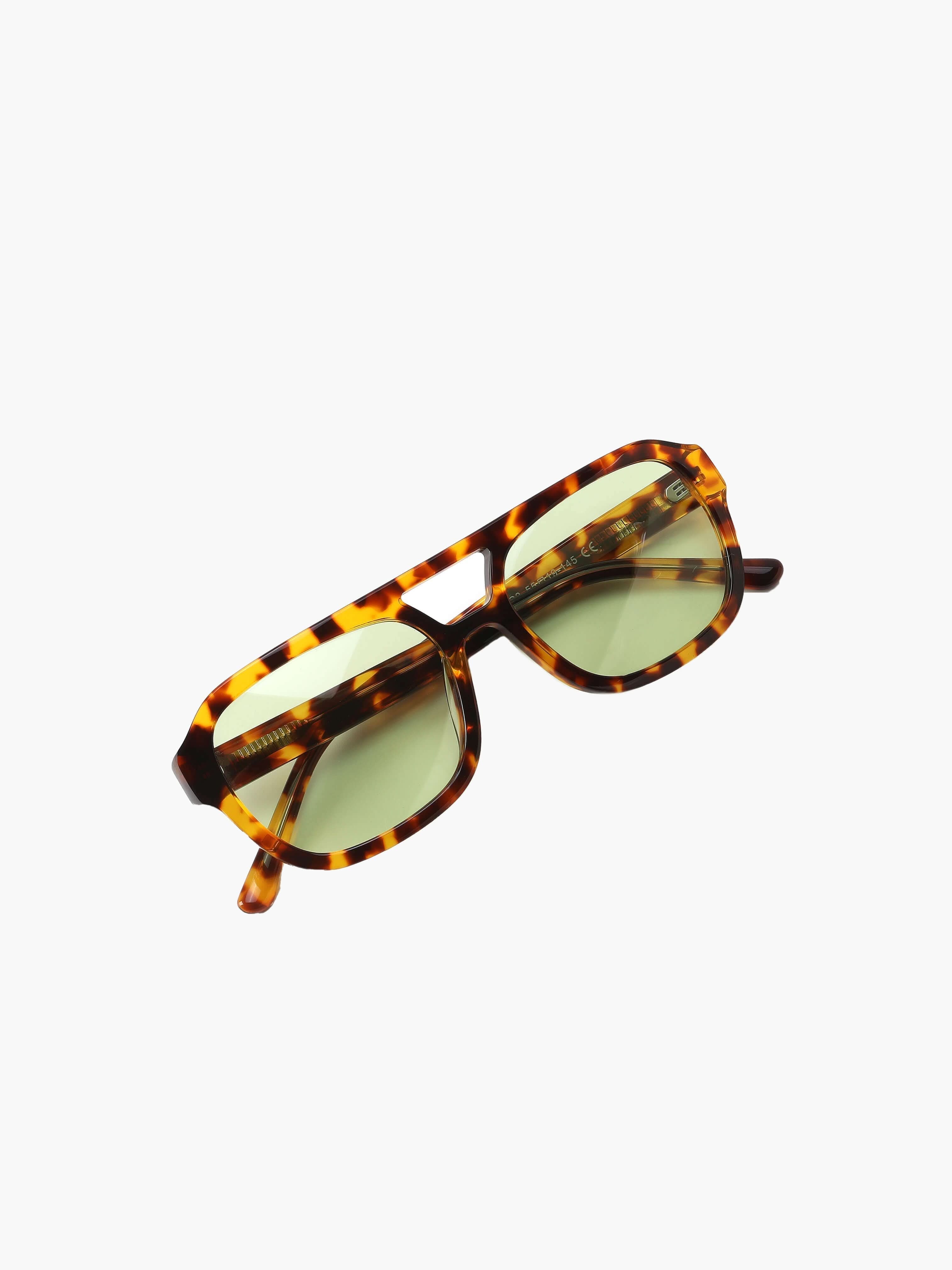 Alyssa - elegant sunglasses — view 1