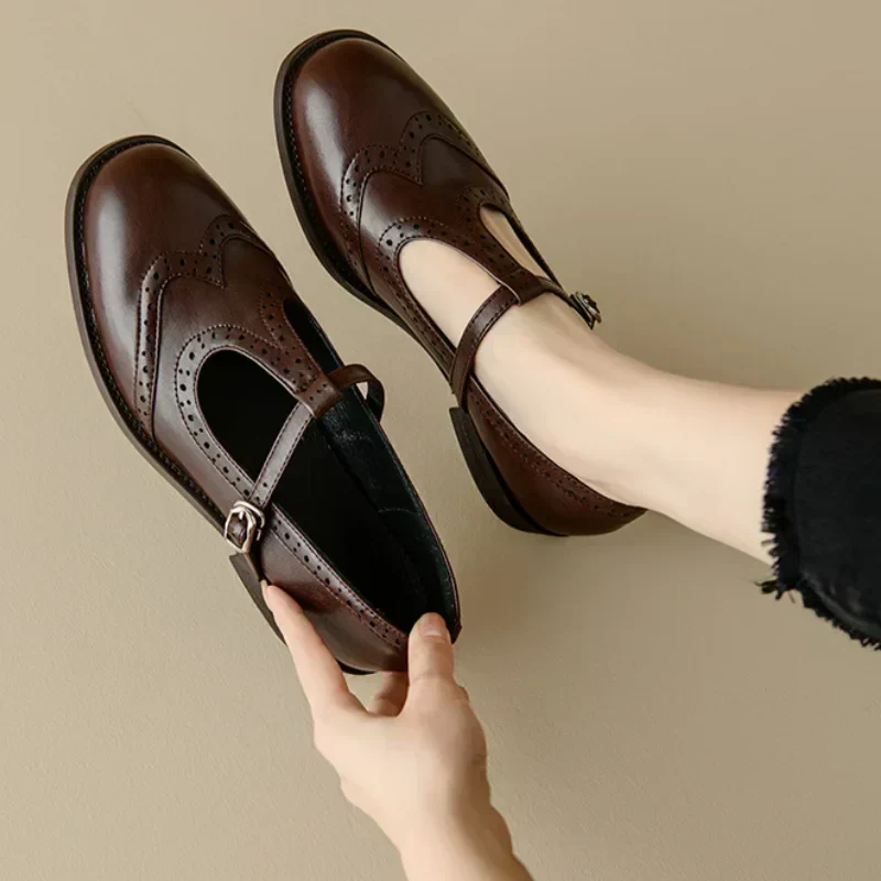 Johanna - elegant women's t-strap shoes — view 2