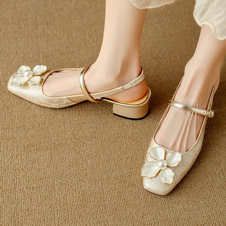 Mathilde - elegant women's shoes with floral decoration — view 1
