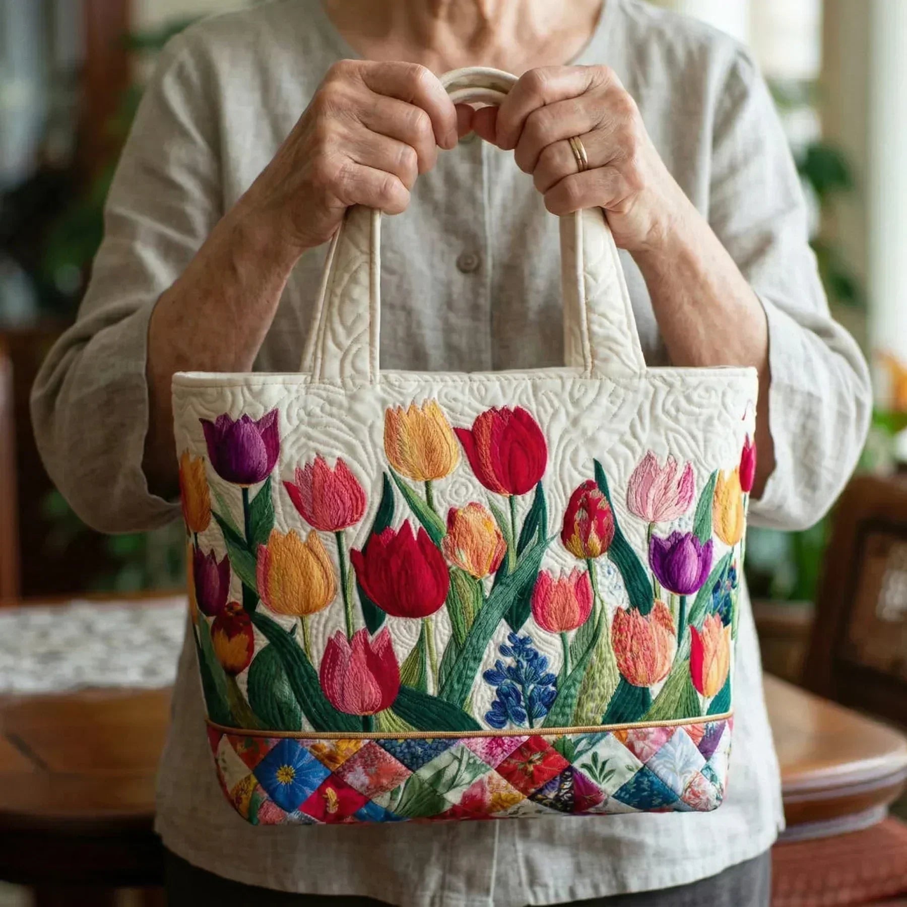 Melody - quilted bag, tulip garden — view 2