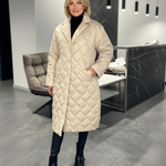 Mila - a timeless quilted jacket — view 5
