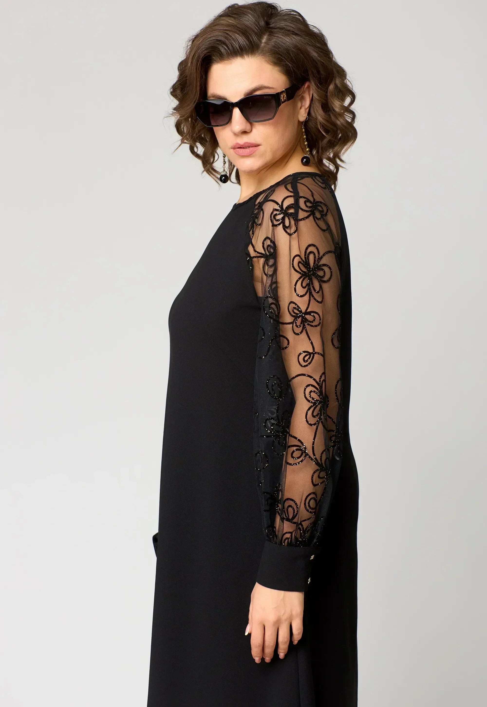 Natalie - elegant lace dress — view 4