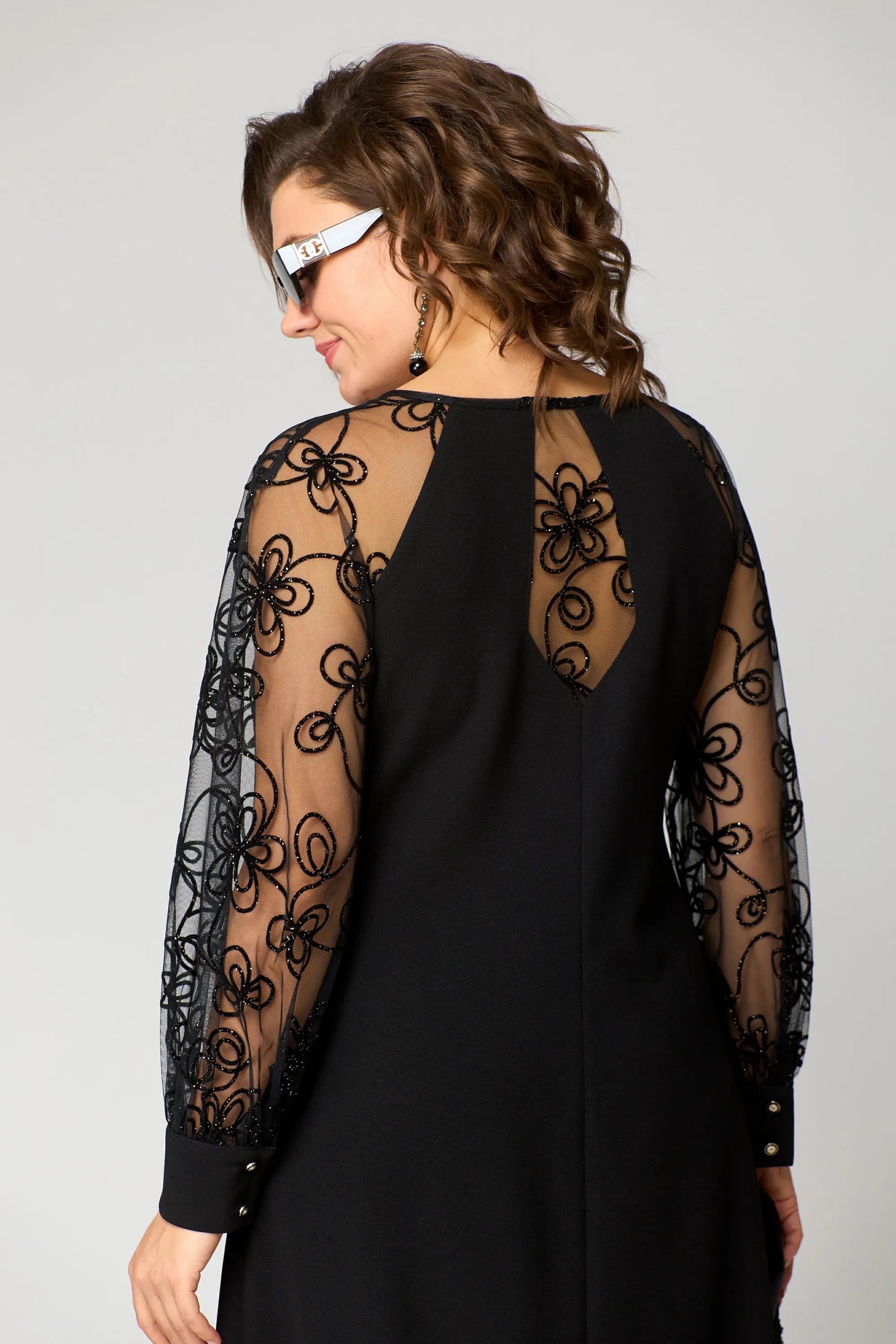 Natalie - elegant lace dress — view 7